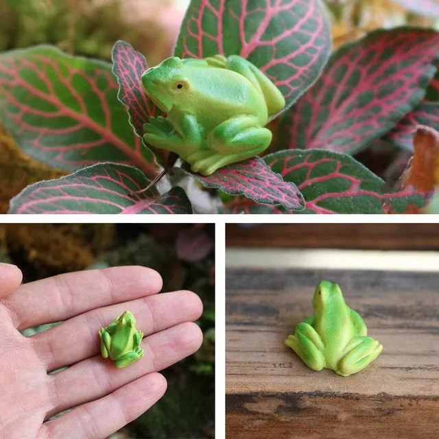 CJ Earrings 2 Identical Miniature Frogs 1 12 Scale Dollhouse Diorama Animals
