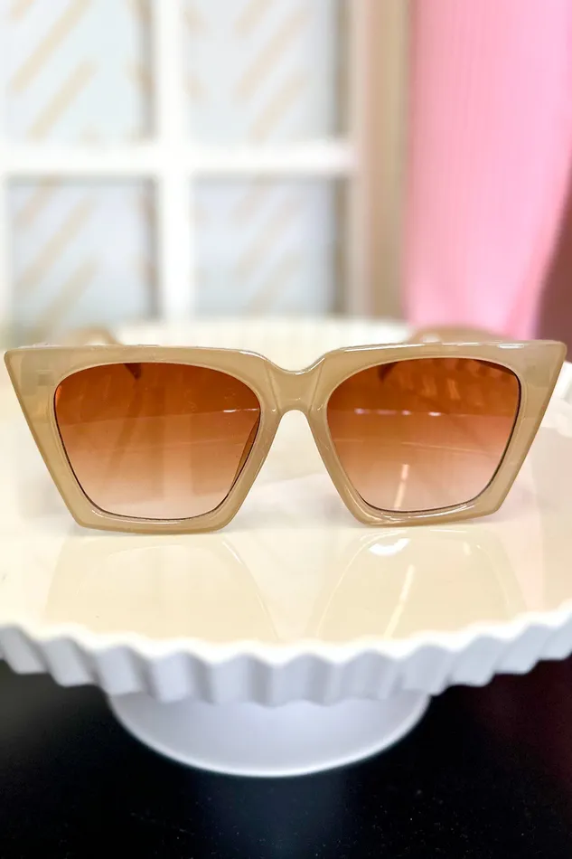 Cramilo Eyewear FG Earrings Katie Cat Eye Sunglasses Beige
