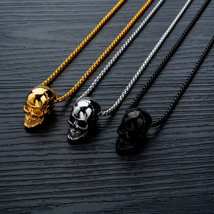 Earrings Gold Shield Cadenas para hombres con dije de calavera