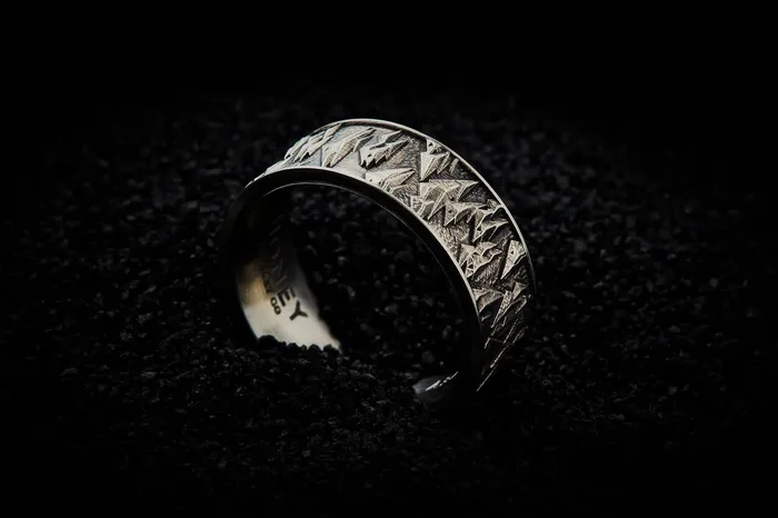 Honey Jewelry Co Rings Mens Trigon Triangle Pattern Wedding Band 85mm Honey Jewelry Co Rings Mens Trigon Triangle Pattern Wedding Band 85mm