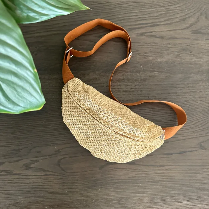 iszi ONLINE Necklaces Natural Cross Body Moonbag