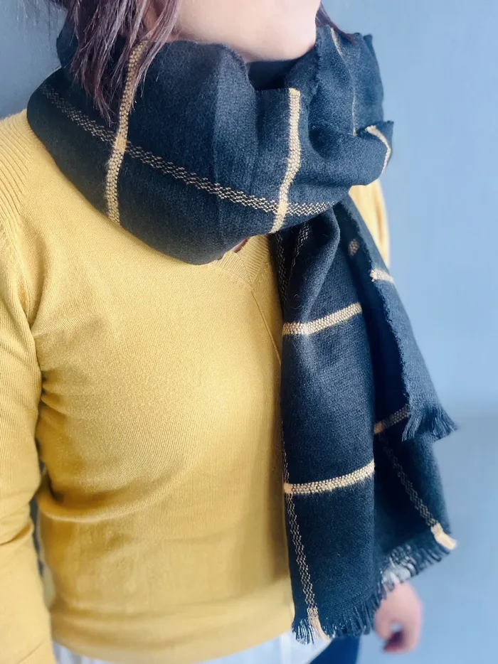 ISZI Rings Black Plaid Winter Scarf