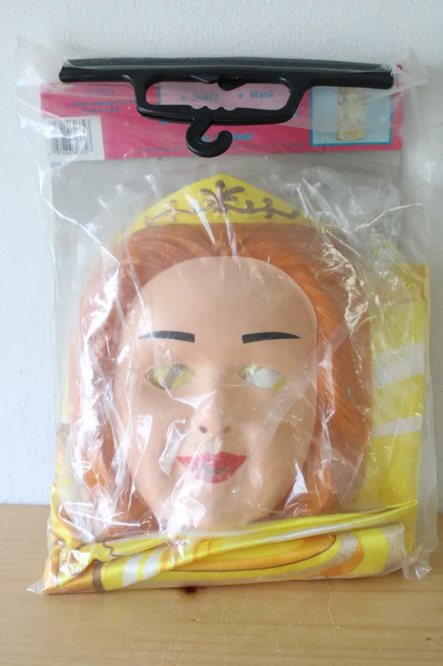 Jubilee Thrift Earrings Vintage Rubies Classic Storybook Characters Beauty Child Costume Mask Size S 46