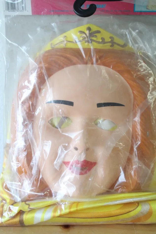 Jubilee Thrift Earrings Vintage Rubies Classic Storybook Characters Beauty Child Costume Mask Size S 46