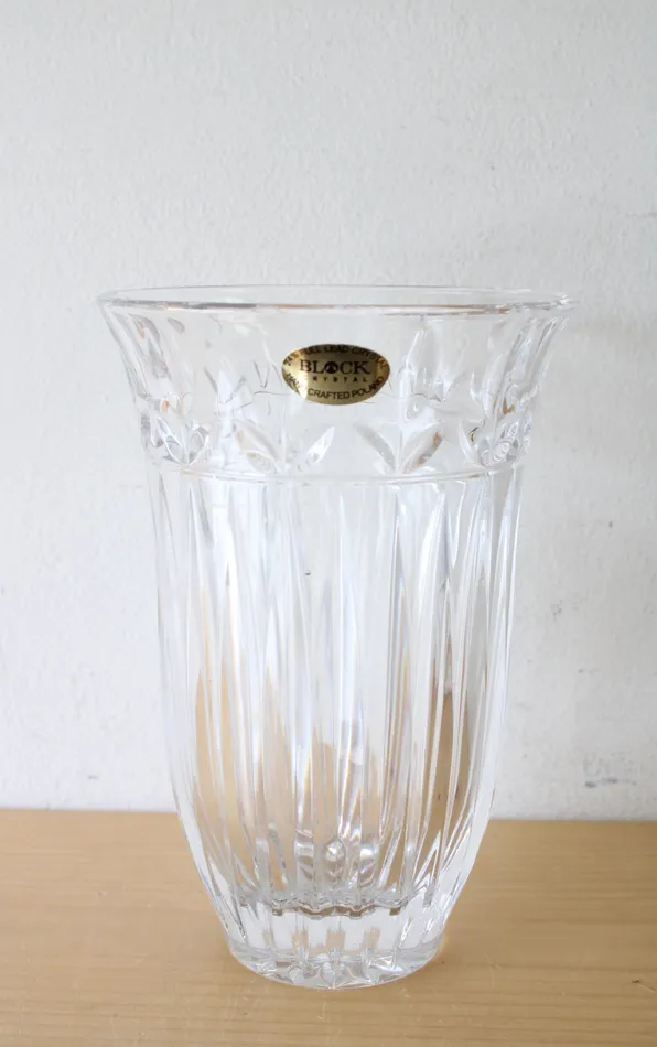 Jubilee Thrift Necklaces Hand Crafted 24 Full Lead Crystal Clear Glass Tulip Garden Vase
