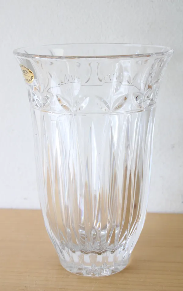 Jubilee Thrift Necklaces Hand Crafted 24 Full Lead Crystal Clear Glass Tulip Garden Vase