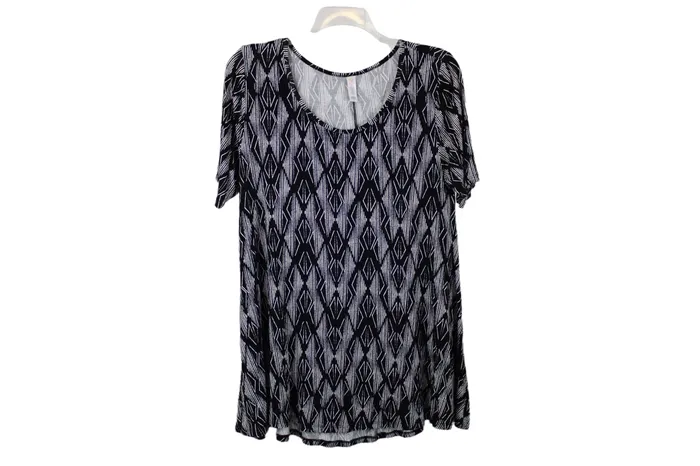 LuLaRoe Rings LuLaRoe Black Tunic Shirt L