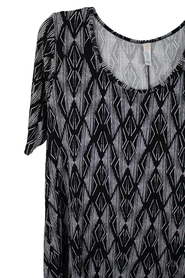 LuLaRoe Rings LuLaRoe Black Tunic Shirt L