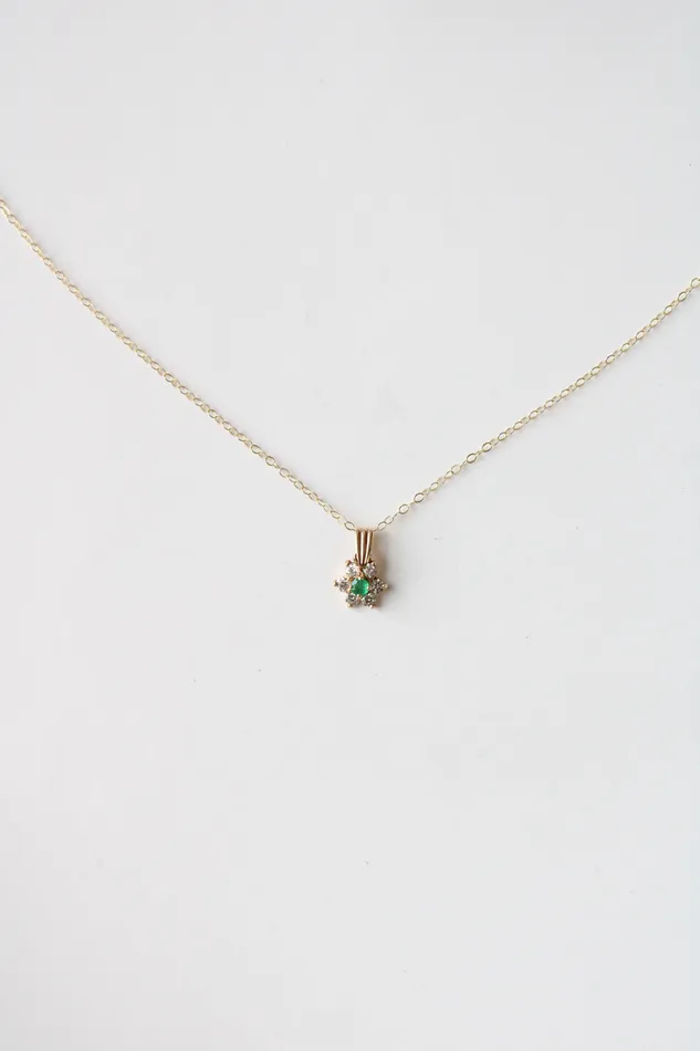 Necklaces Emerald Crystal Flower Pendant 14K Yellow Gold Necklace Jubilee Thrift Necklaces Emerald Crystal Flower Pendant 14K Yellow Gold Necklace Jubilee Thrift
