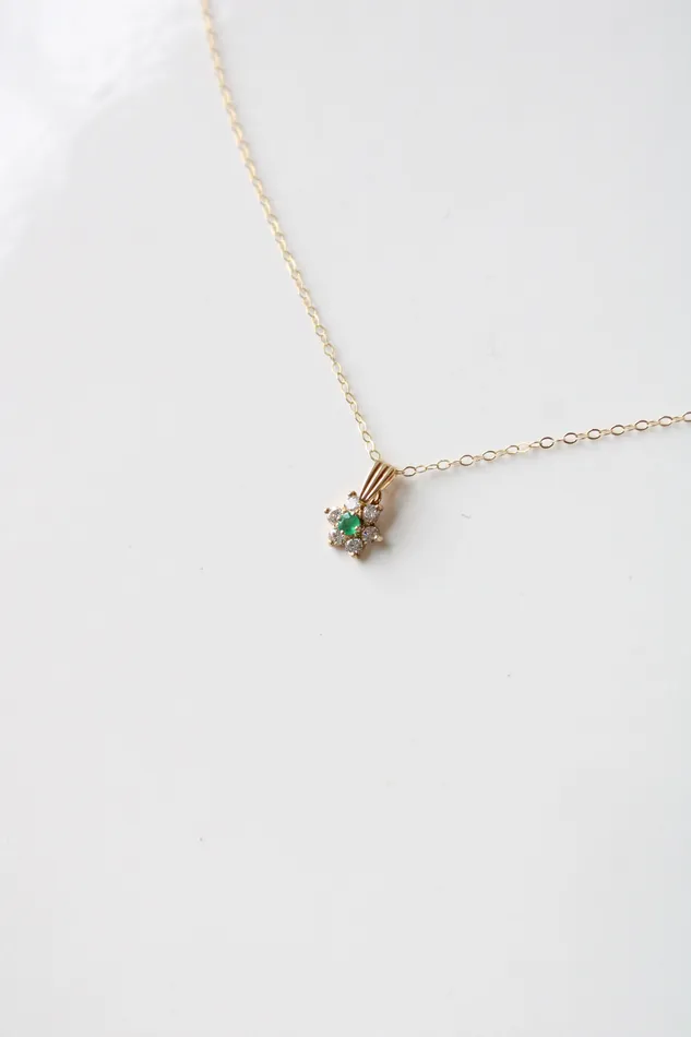 Necklaces Emerald Crystal Flower Pendant 14K Yellow Gold Necklace Jubilee Thrift