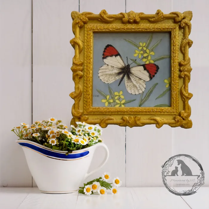 Necklaces Portraits by NC Miniature Frames for Dollhouse