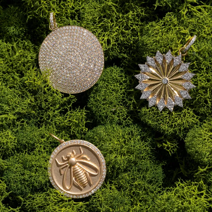 RACHEL LYNN CHICAGO Necklaces Yellow Gold and Diamond Bee Coin Pendant