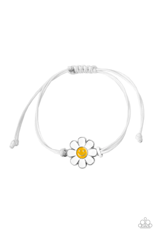 Rings Paparazzi Accessories DAISY Little Thing White