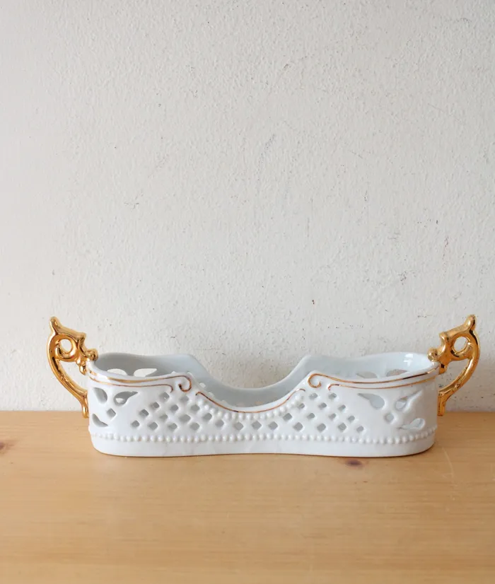 Rings Porcelain Treasures Porcelain Treasures White Lace Cut Out Gold Handled Flatware Holder Rings Porcelain Treasures Porcelain Treasures White Lace Cut Out Gold Handled Flatware Holder