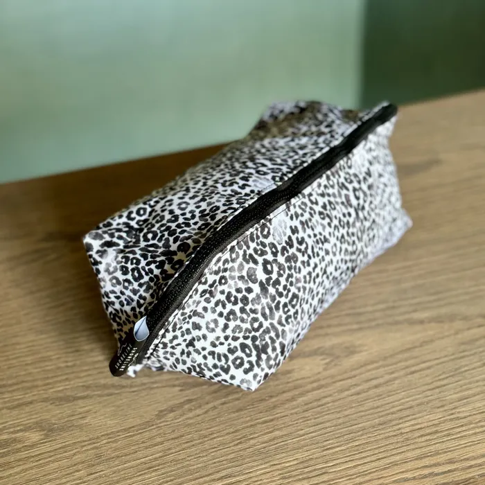 SHORELINE Earrings Diagonal Toiletry Bag