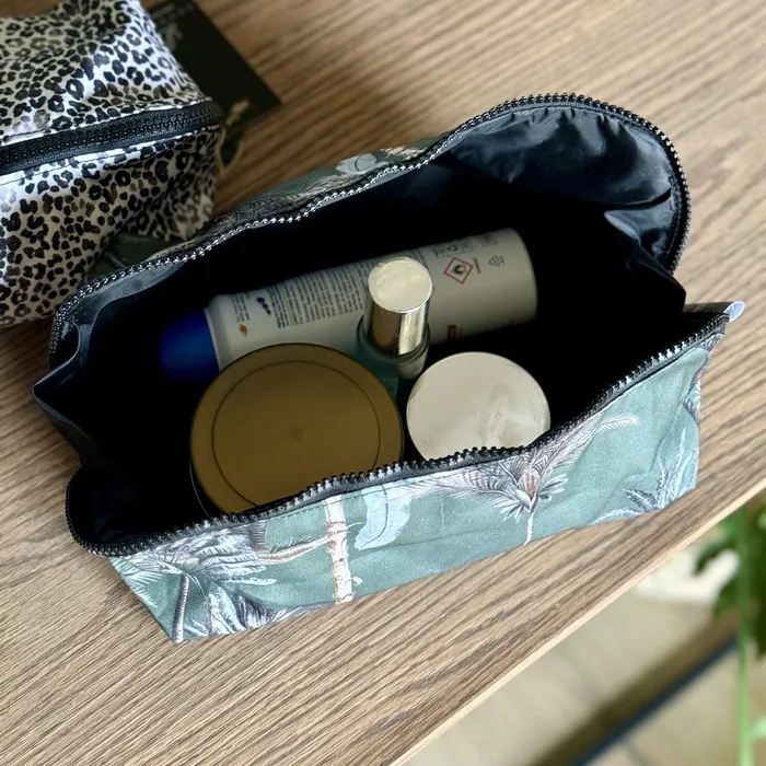 SHORELINE Earrings Diagonal Toiletry Bag