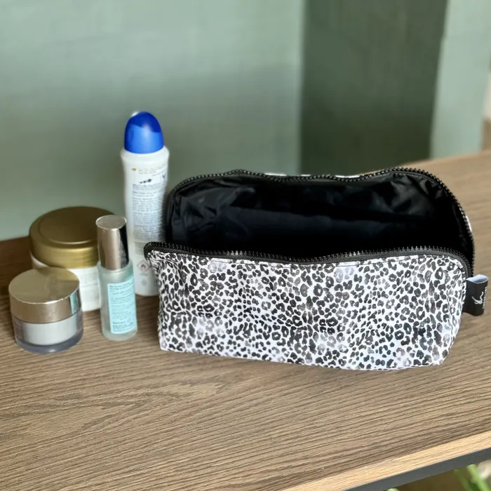 SHORELINE Earrings Diagonal Toiletry Bag