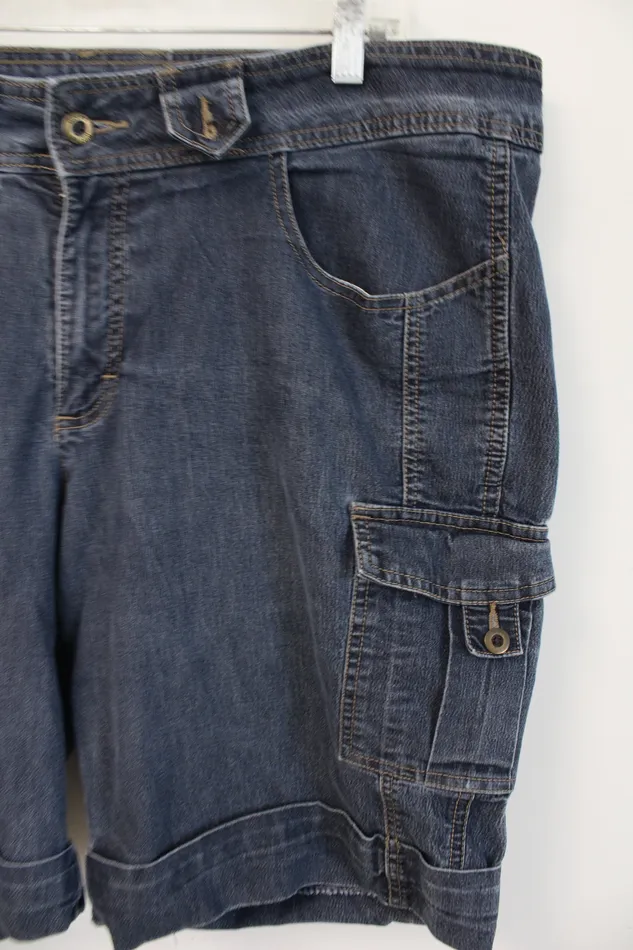 VF Jeanswear Denim Cargo Shorts 18W Jubilee Thrift Earrings