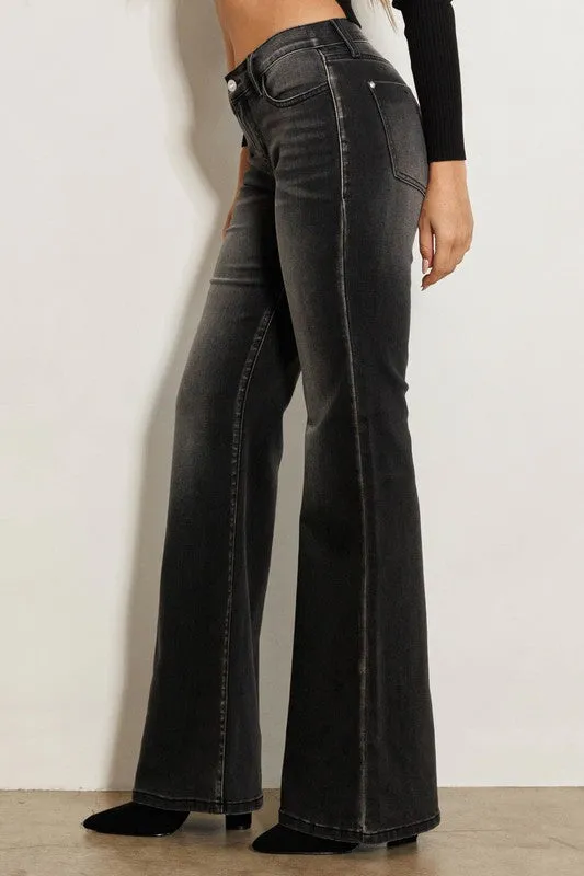 VIBRANT ARIANA FLARE JEANS BLACK STONE VIBRANT Rings VIBRANT ARIANA FLARE JEANS BLACK STONE VIBRANT Rings